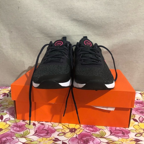 Nike Women Running Shoe - Picture 3 of 7